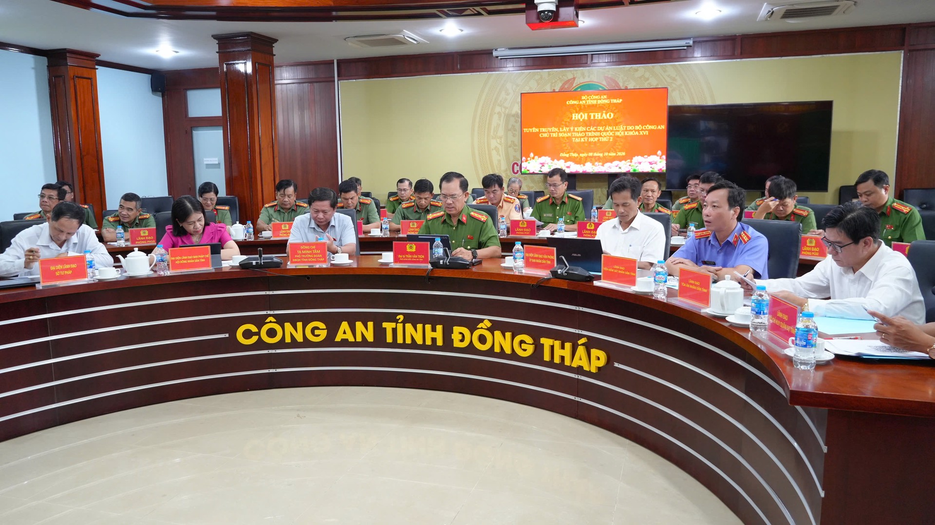 Lãnh đạo, đại biểu dự Hội thảo. Ảnh Trọng Tín.jpg