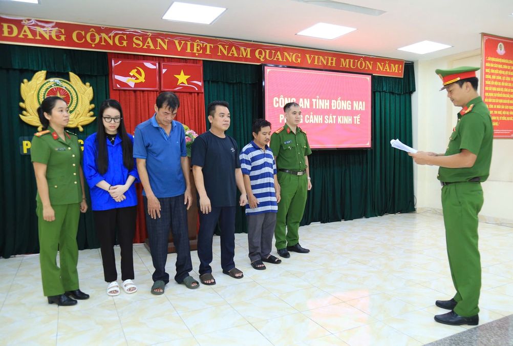 Bắt 4 đối tượng mua bán trái phép hóa đơn, chứng từ khống cho hàng trăm doanh nghiệp