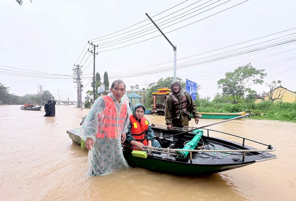 Hỗ trợ sản phụ trong cơn lũ lịch sử, đến nay Công an phường bất ngờ nhận được Thư cảm ơn