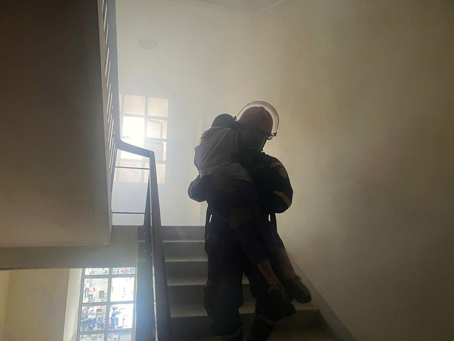 Nghệ An: Kịp thời dập tắt đám cháy tại chung cư Tân Hợp, giải cứu 02 người an toàn