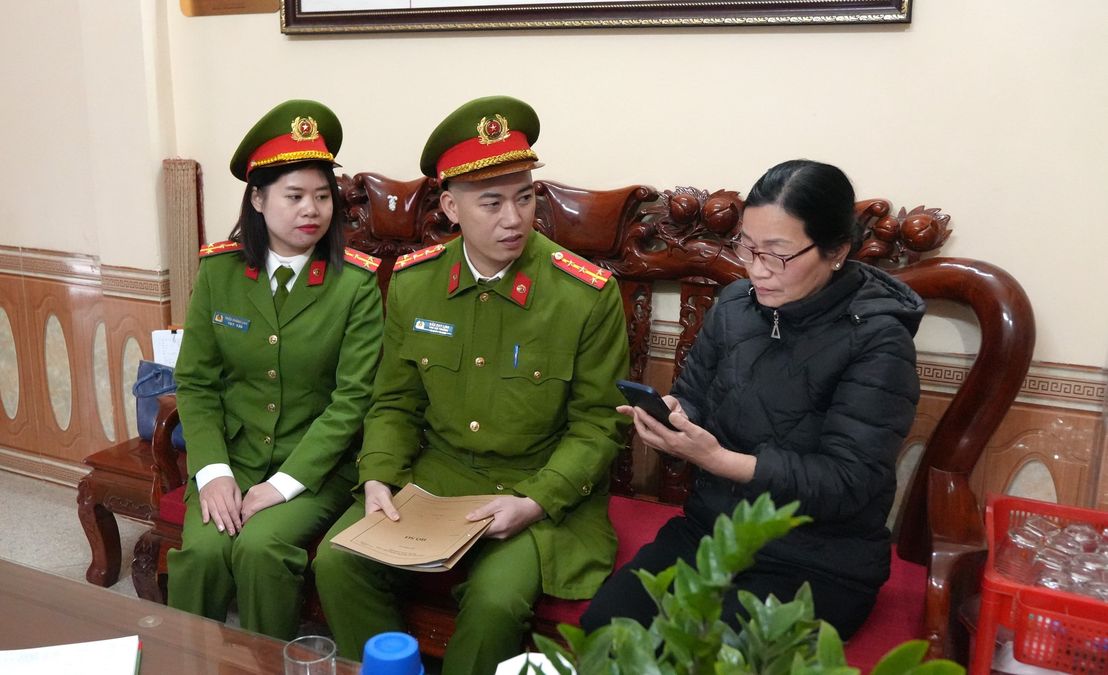 “Đi từng ngõ, gõ từng nhà” đưa Luật Cư trú vào cuộc sống