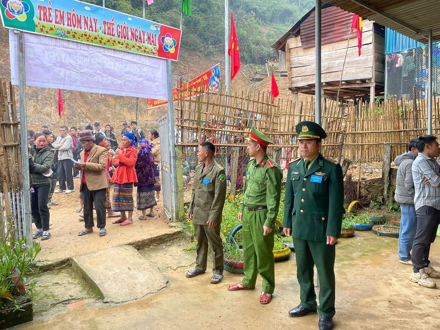 Công an tỉnh Nghệ An chủ động bảo đảm an ninh, an toàn tại điểm tổ chức bầu cử sớm tại các xã rẻo cao