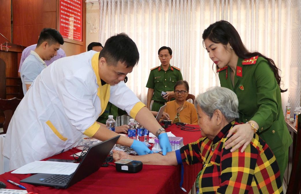 Công an tỉnh An Giang quyết tâm thu nhận hơn 3.000 mẫu ADN thân nhân liệt sĩ chưa xác định danh tính