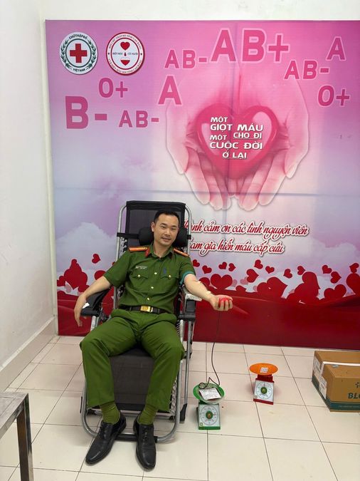 Kịp thời hiến máu cứu bệnh nhi, nghĩa cử đẹp của cán bộ Công an
