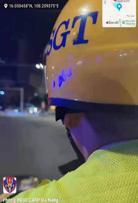 Cảnh sát giao thông Đà Nẵng kịp thời mở đường đưa người bệnh đi cấp cứu trong đêm