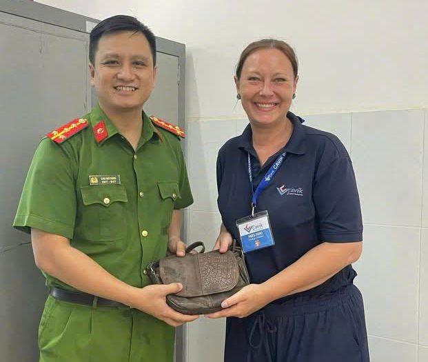 Nhanh chóng tìm và trả lại tài sản bị thất lạc cho du khách nước ngoài