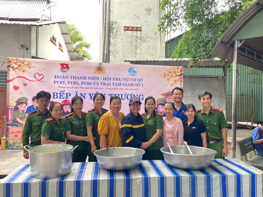 Ấm áp mô hình “Bếp ăn yêu thương”