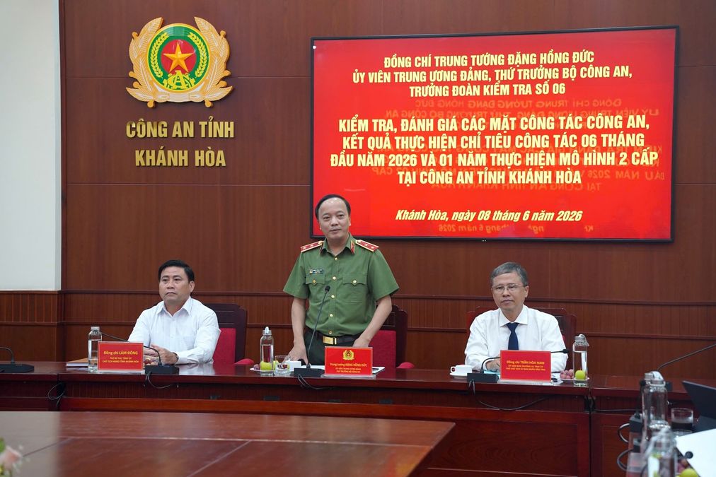 Thứ trưởng Đặng Hồng Đức kiểm tra các mặt công tác Công an tại Công an tỉnh Khánh Hòa