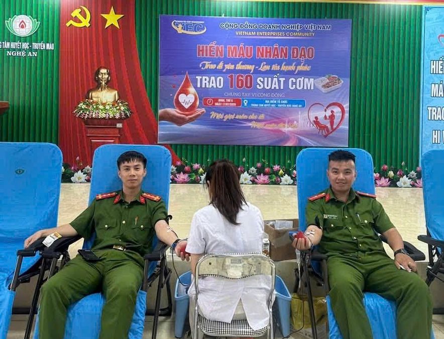 Nghệ An: Cán bộ, chiến sĩ liên tiếp kịp thời hiến máu giúp bệnh nhân vượt qua tình trạng nguy cấp