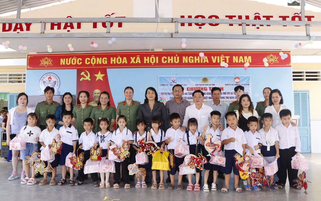 Cà Mau: Ấm áp trung thu - vững vàng kỹ năng số