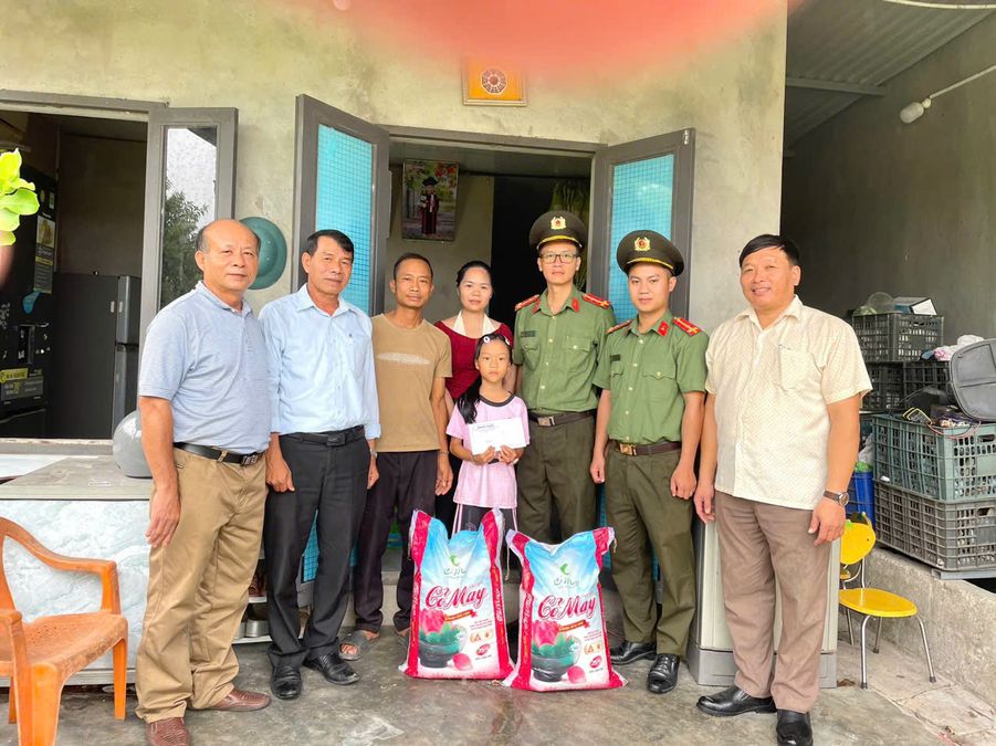 TP Huế: Công an cơ sở thắp sáng những ước mơ đến trường