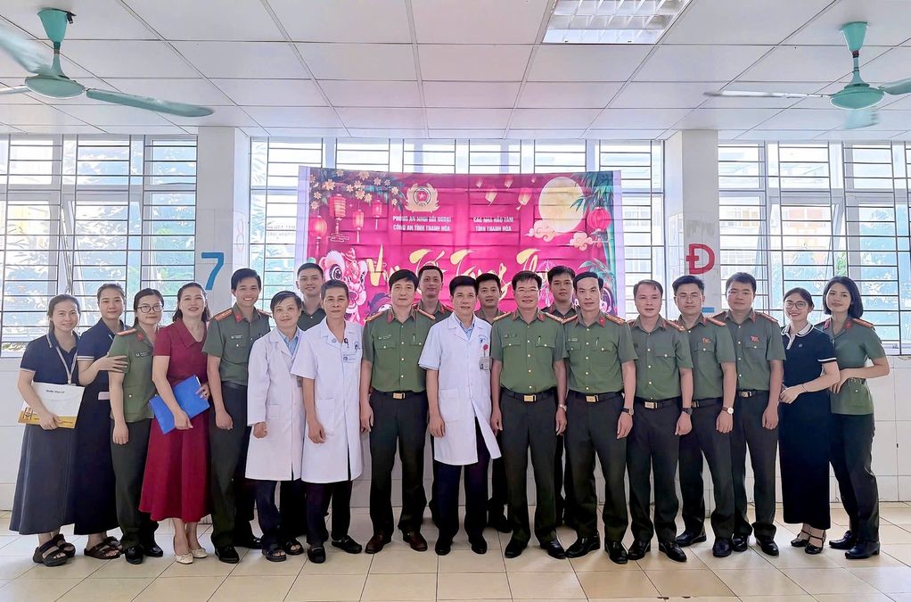 Mang Trung thu đến với bệnh nhi đang điều trị tại Bệnh viện Nhi Thanh Hóa