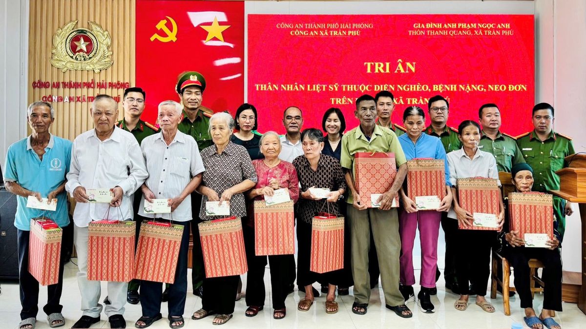 Hải Phòng: Trao quà tri ân thân nhân liệt sĩ, hưởng ứng Chiến dịch “500 ngày đêm” quy tập hài cốt liệt sĩ