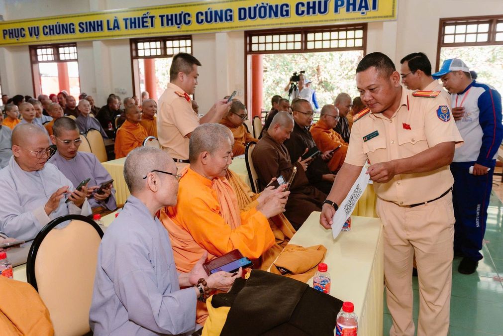 Đắk Lắk: Tuyên truyền pháp luật an toàn giao thông cho chức sắc, tăng ni, phật tử