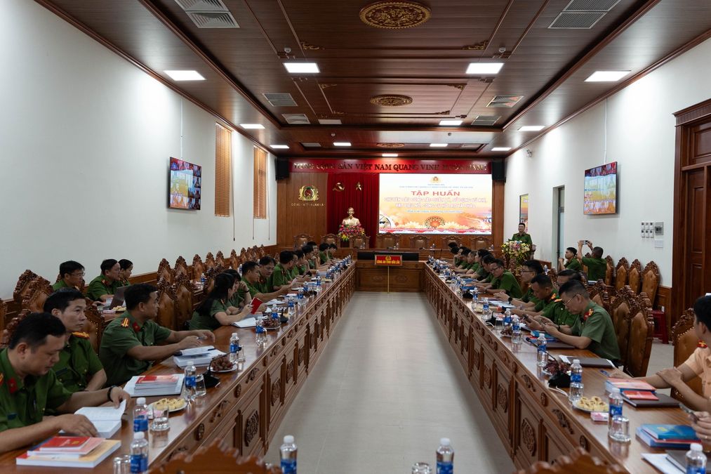 Đắk Lắk:  Tổ chức tập huấn Luật Quản lý, sử dụng vũ khí, vật liệu nổ, công cụ hỗ trợ và pháo năm 2025