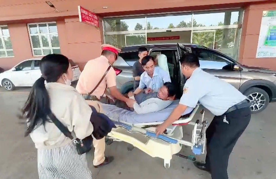 Cảnh sát giao thông Đồng Nai kịp thời dẫn đường, hỗ trợ người đàn ông bị đột quỵ đi cấp kịp thời