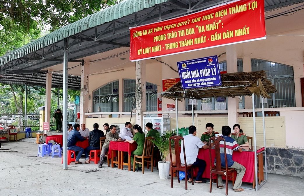An Giang: Mô hình “Ngôi nhà pháp lý” giúp Công an xã Vĩnh Trạch gần dân hơn