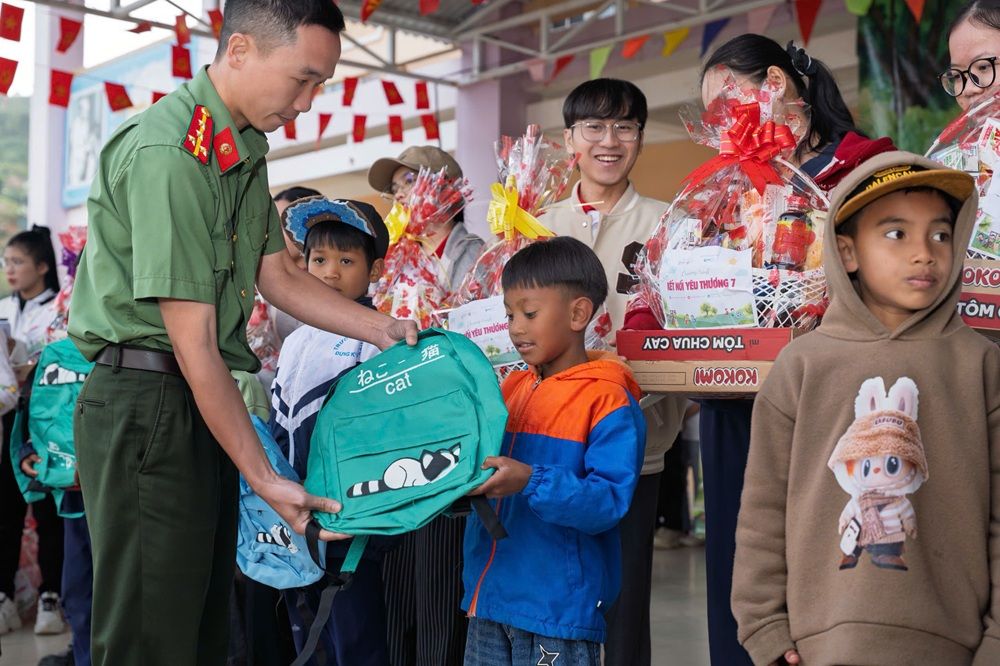 “Kết nối yêu thương” – Công an tỉnh Lâm Đồng lan tỏa nghĩa tình nơi vùng sâu, vùng xa