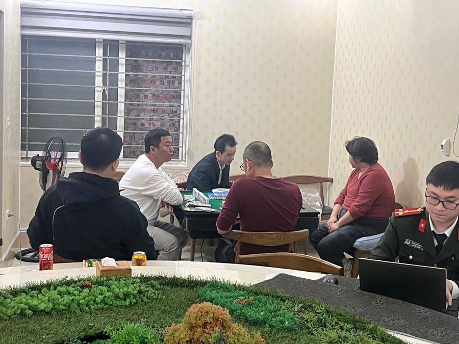 Hưng Yên: Bắt quả tang nhóm người nước ngoài tụ tập đánh bạc, thu giữ hơn 70 triệu đồng