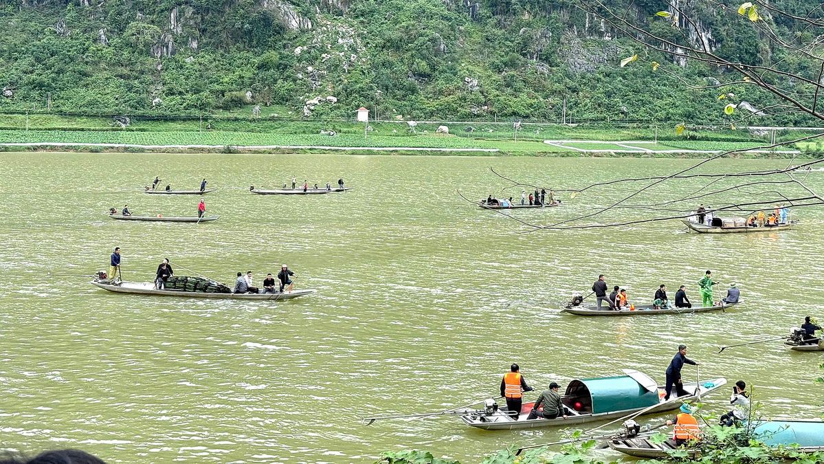 Quảng Trị: Huy động tối đa lực lượng cứu nạn, cứu hộ vụ chìm thuyền dân sinh trên sông Gianh