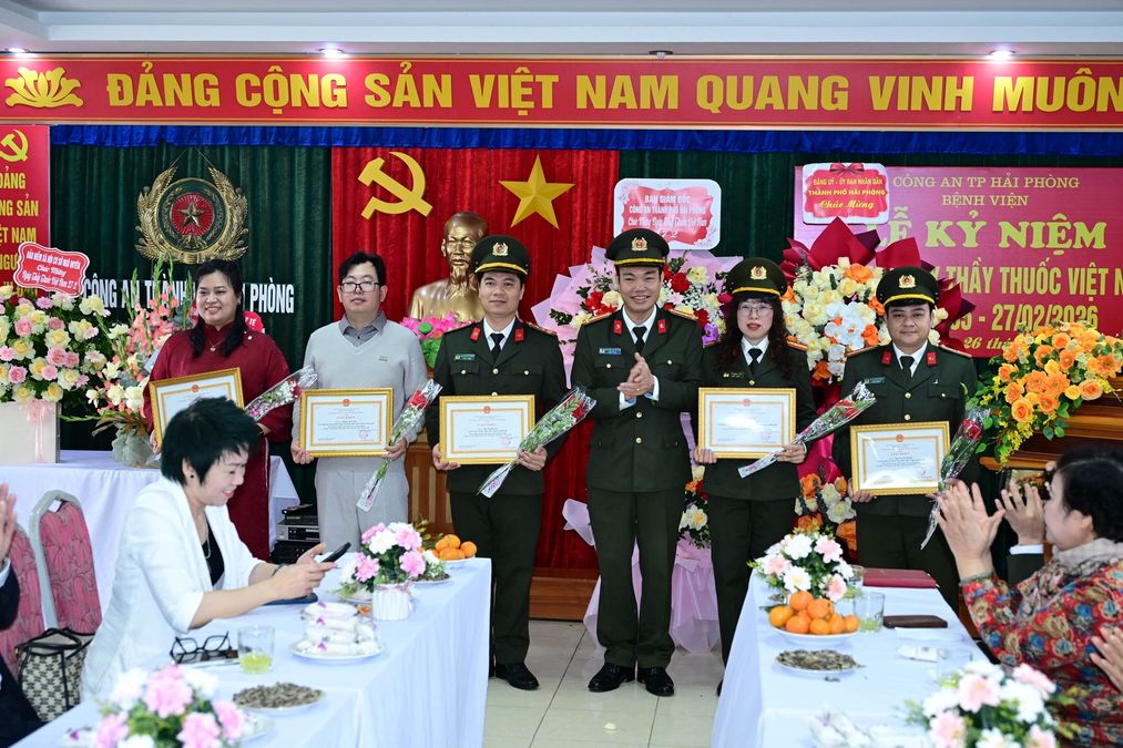 Bệnh viện Công an thành phố Hải Phòng gặp mặt Kỷ niệm 71 năm Ngày thầy thuốc Việt Nam 27/2
