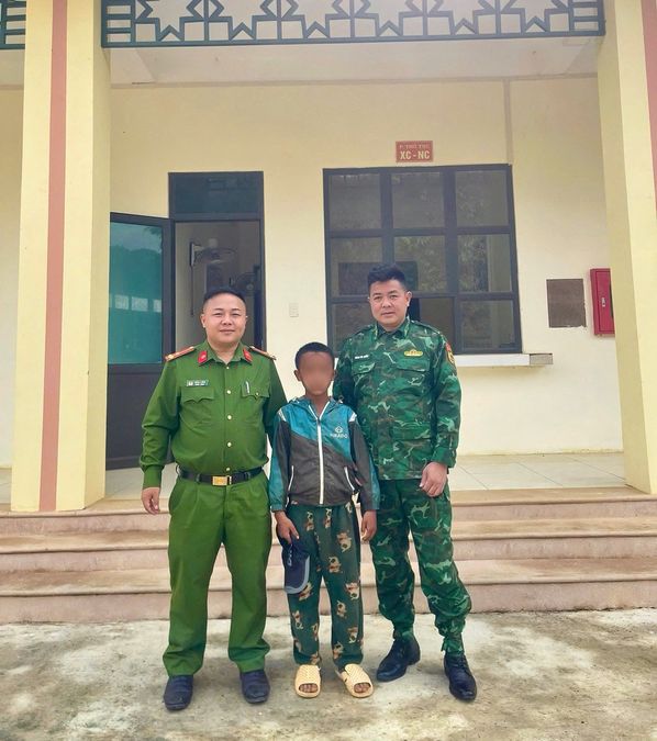 Sơn La: Hỗ trợ cháu bé (quốc tịch Lào) đi lạc trở về quê hương an toàn