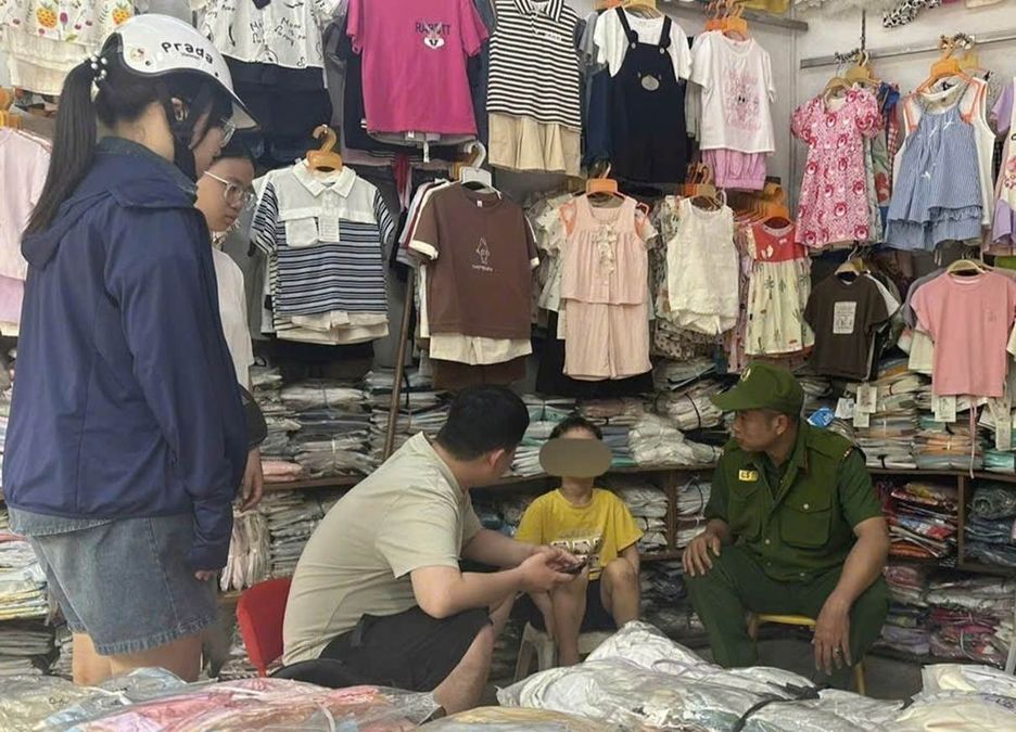 Lực lượng Cảnh sát phản ứng nhanh - Công an TP Hà Nội kịp thời hỗ trợ cháu bé đi lạc