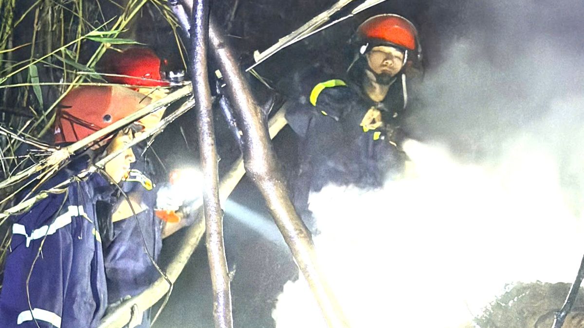 Quảng Trị: Xuyên đêm sang nước bạn Lào phối hợp dập tắt đám cháy rừng nguy hiểm