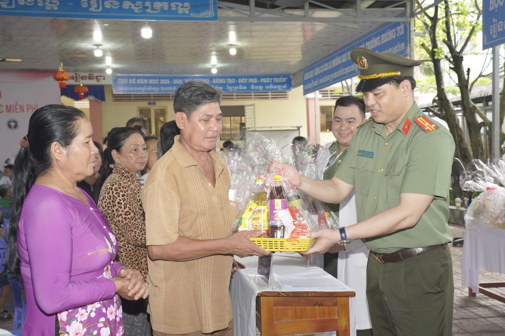 Đậm dấu ấn thanh niên Công an nhân dân tình nguyện hè tại Cà Mau
