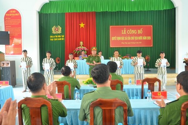 Đồng Tháp: 25 phạm nhân được trao Quyết định đặc xá của Chủ tịch nước