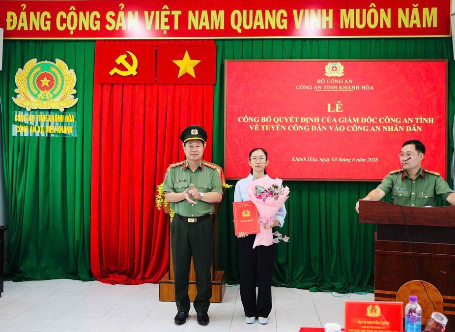 Tạm tuyển vợ đồng chí Thiếu tá Nguyễn Xuân Hải vào lực lượng Công an nhân dân