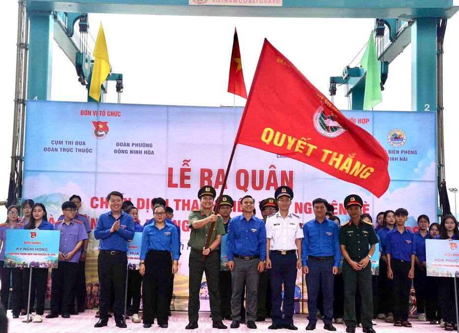 Công an Khánh Hòa tham gia ra quân Chiến dịch Thanh niên tình nguyện Hè năm 2026