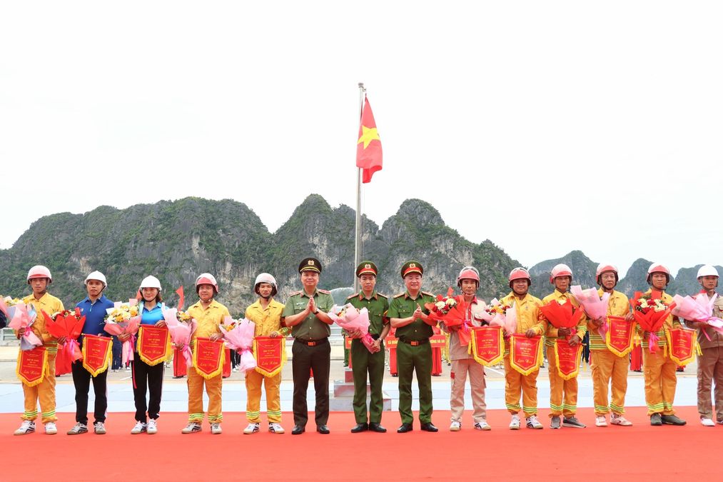 Quảng Ninh: Hội thi nghiệp vụ chữa cháy và cứu nạn, cứu hộ “Tổ liên gia an toàn phòng cháy, chữa cháy” năm 2026