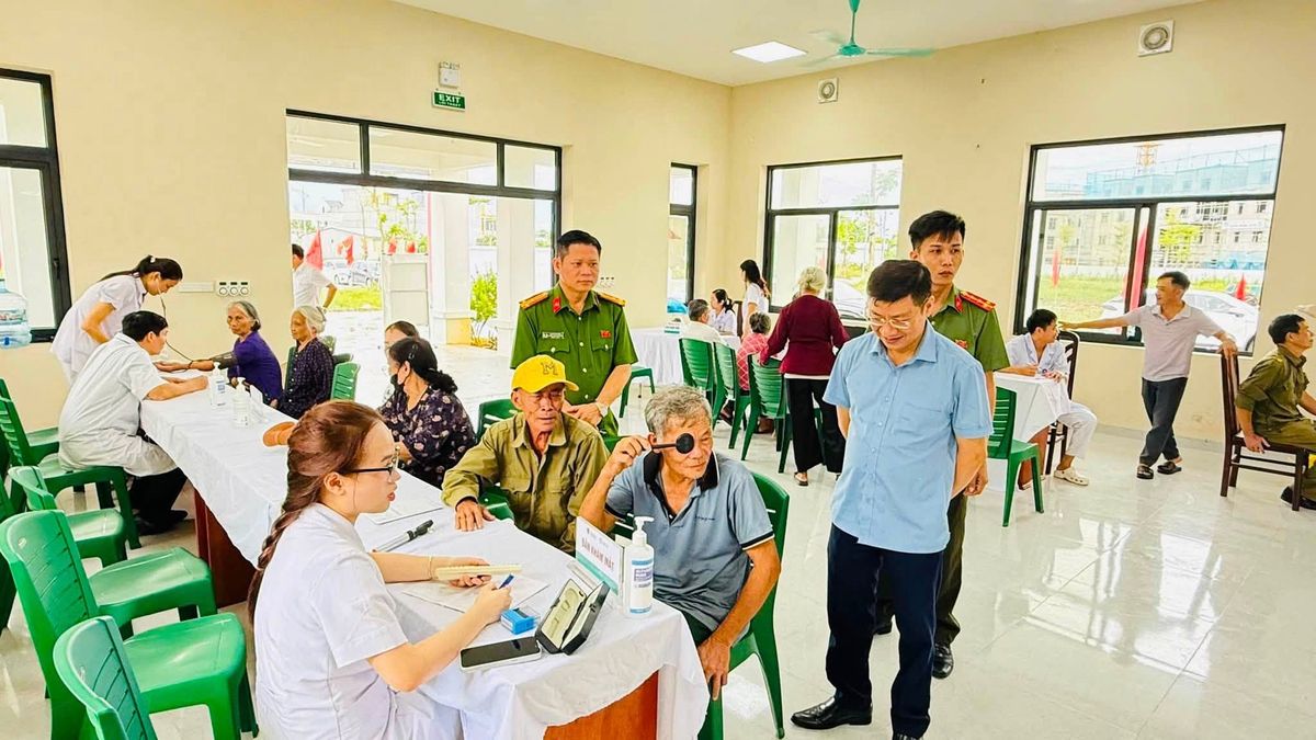 Thanh Hoá: Khám bệnh, tư vấn sức khỏe và cấp phát thuốc miễn phí cho Nhân dân trên địa bàn phường Đào Duy Từ