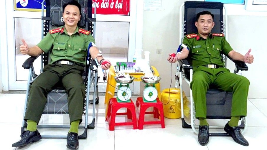 02 chiến sỹ Công an tỉnh Quảng Trị kịp thời hiến máu cứu sống cháu bé trong tình trạng nguy cấp