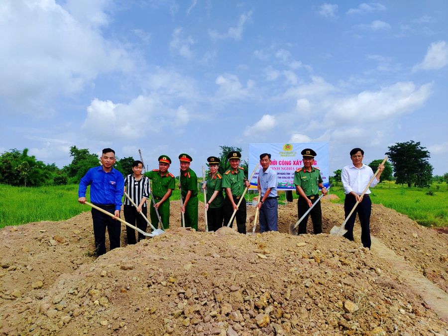 Khởi công xây dựng "Nhà nghĩa tình đồng đội" tại xã biên giới