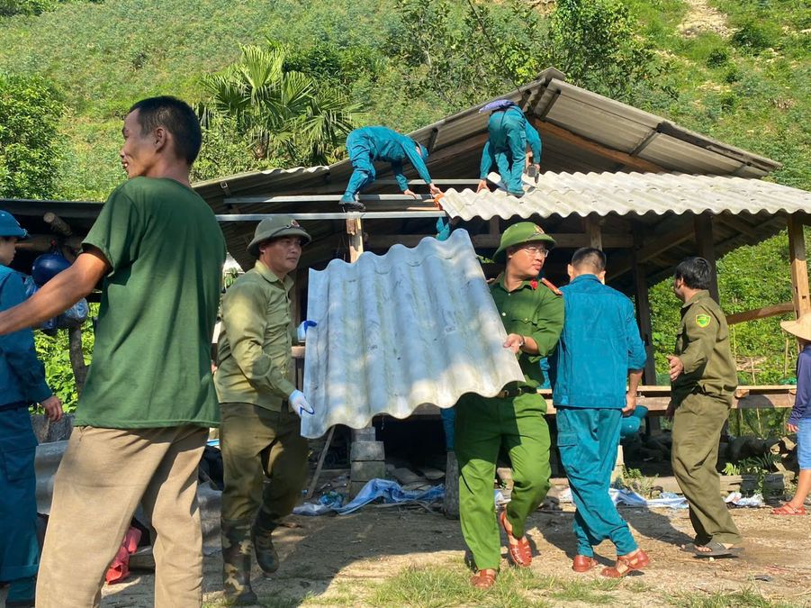 Tuyên Quang: Lực lượng Công an cơ sở chung tay hỗ trợ Nhân dân khắc phục hậu quả thiên tai
