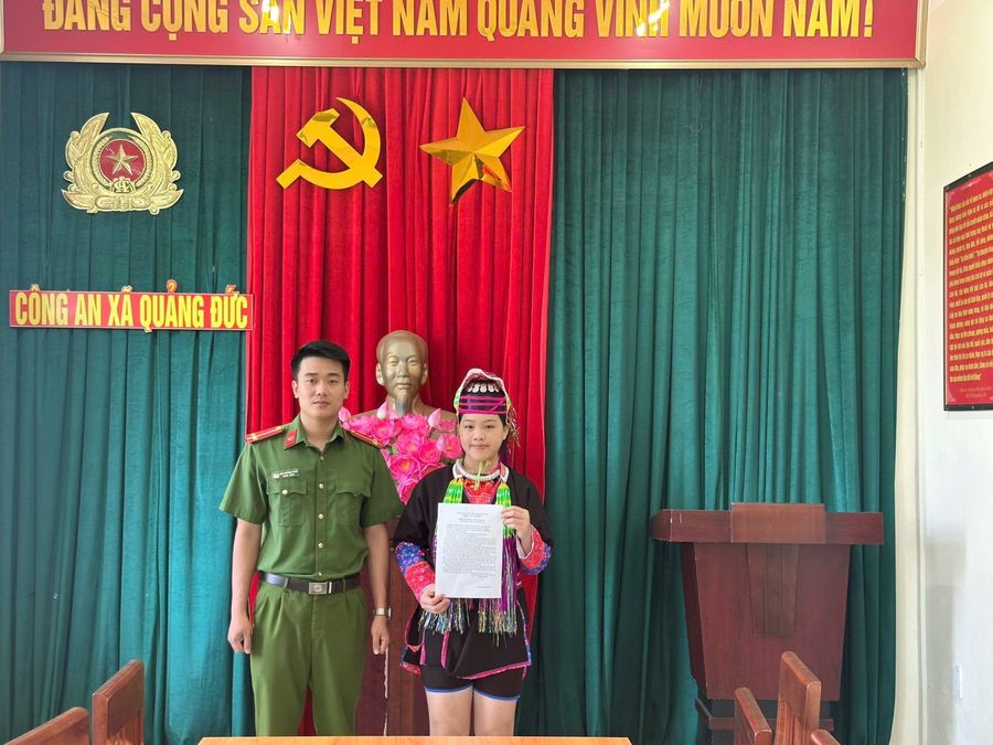 Nữ sinh dân tộc Dao viết đơn tình nguyện tham gia nghĩa vụ Công an nhân dân