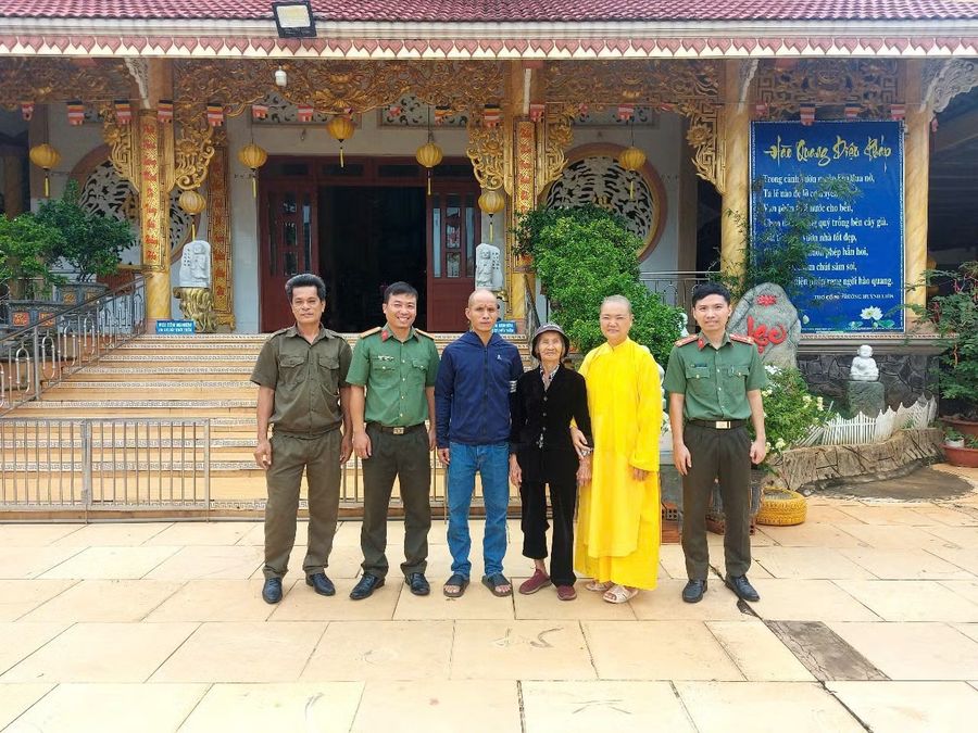 TP. Hồ Chí Minh: Công an phường giúp bà cụ đãng trí, đi lạc tìm được người thân