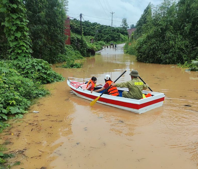 Công an tỉnh Bắc Ninh chủ động triển khai các biện pháp ứng phó mưa lũ, đảm bảo an toàn cho người dân