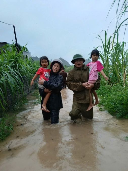 Công an Quảng Ninh bám địa bàn, sẵn sàng ứng phó mưa lớn, ngập úng, sạt lở