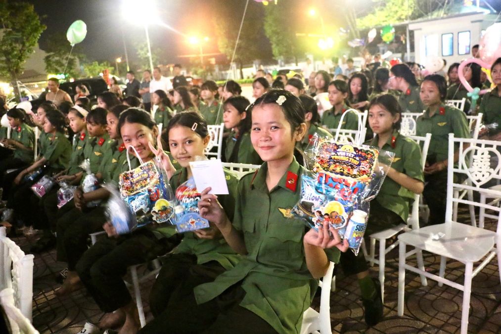 “Ánh trăng bên những mầm xanh” - Đêm Trung thu đầu tiên tại Trường Văn hóa Công an nhân dân VI