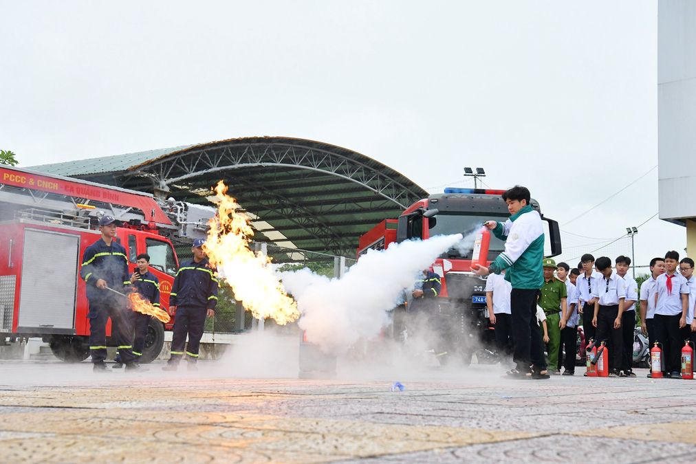 Sôi nổi các hoạt động trải nghiệm tại Trung tâm giáo dục cộng đồng về phòng cháy, chữa cháy và cứu nạn, cứu hộ tỉnh Quảng Trị