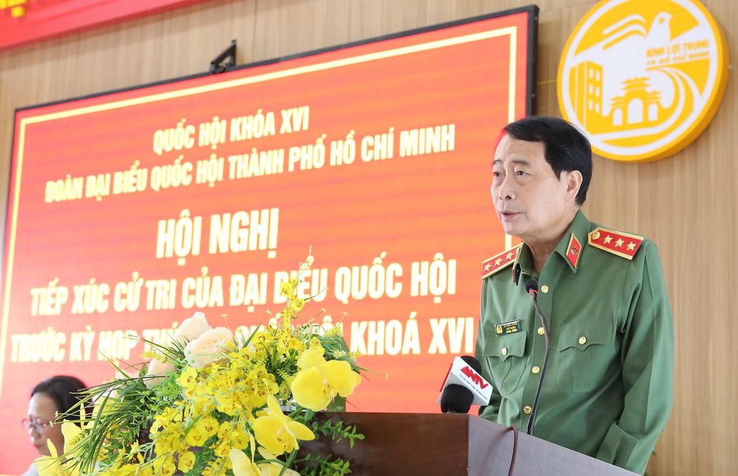 Thứ trưởng Lê Quốc Hùng tiếp xúc cử tri tại TP. Hồ Chí Minh