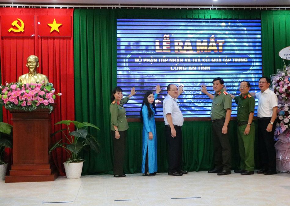 Công an tỉnh An Giang ra mắt Bộ phận Tiếp nhận và trả kết quả tập trung