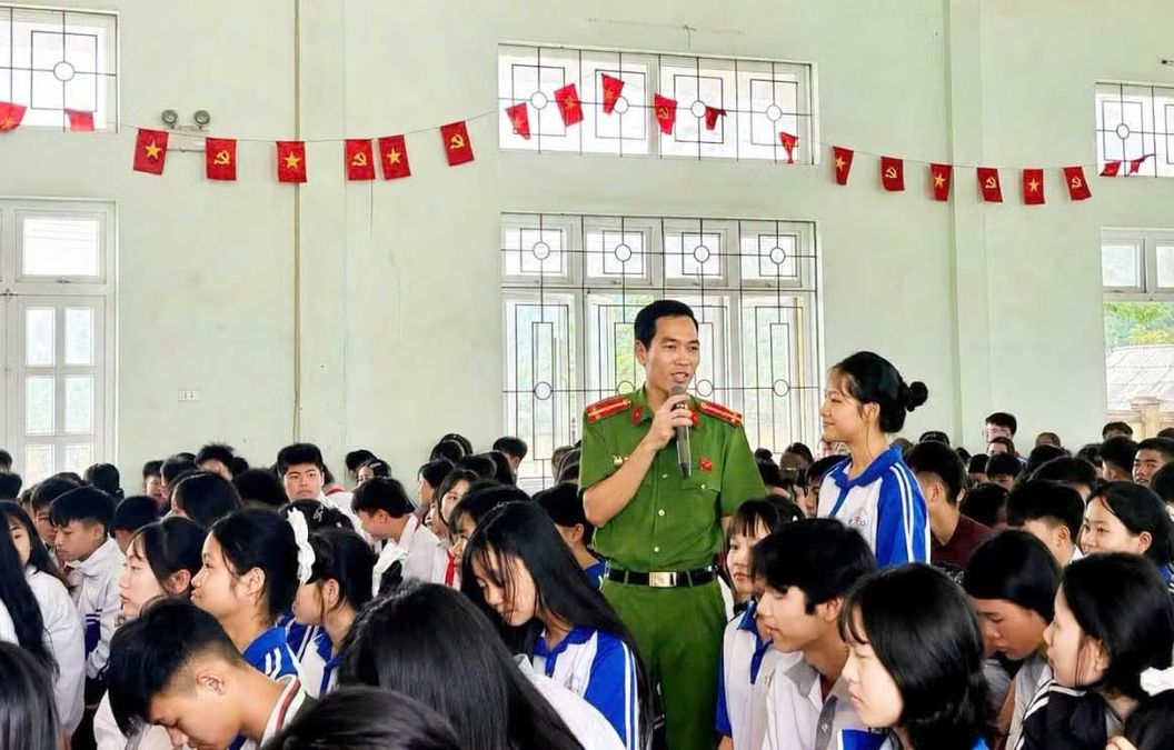 Người chiến sĩ thắp sáng ước mơ cho học sinh vùng cao Ngọc Sơn