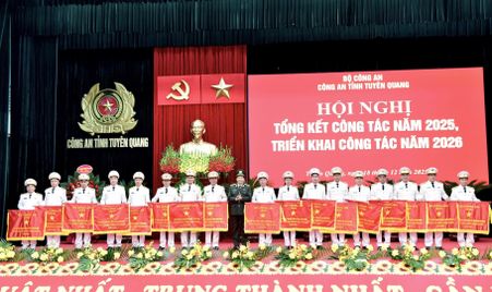 Công an tỉnh Tuyên Quang gương mẫu đi đầu trong thực hiện phong trào thi đua “Ba nhất”