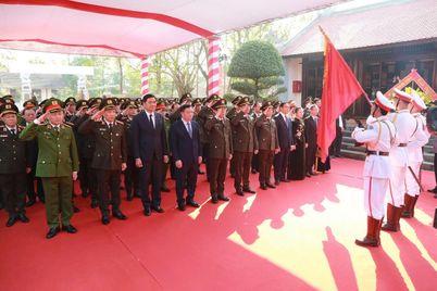 Dâng hương tưởng niệm 110 năm Ngày sinh đồng chí Trần Quốc Hoàn