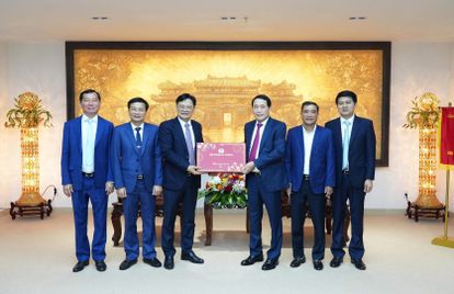 Thứ trưởng Lê Quốc Hùng thăm, chúc Tết cán bộ, chiến sĩ Công an thành phố Huế