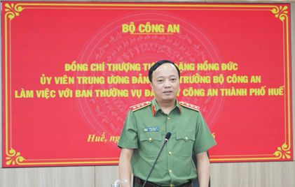 Thứ trưởng Đặng Hồng Đức làm việc với Ban Thường vụ Đảng ủy Công an Thành phố Huế